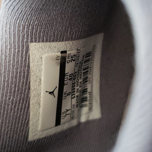 Jordan 11 Cool Grey Low - Picture 6 of 8